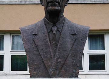 hungary/sopron/attraction/vermes-miklos-mellszobra