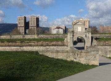 spain/pamplona/attraction/la-vuelta-del-castillo-gazteluko-ibilaldia