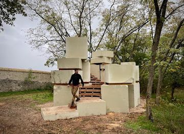 france/centre-val-de-loire/attraction/la-charrette-renversee