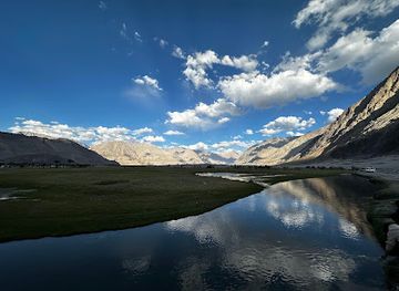 india/ladakh/attraction/hunder-attractions