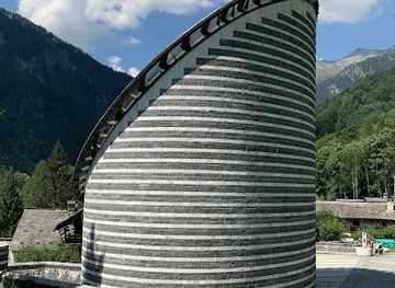 switzerland/locarno/attraction/chiesa-di-san-giovanni-battista-mogno