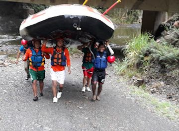 bolivia/yungas-road/attraction/awa-rafting