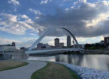 iowa/southeast-iowa/attraction/iowa-women-of-achievement-bridge