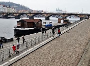 czechia/prague/attraction/naplavka-riverbank