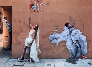 spain/barcelona/el-born/attraction/el-beso