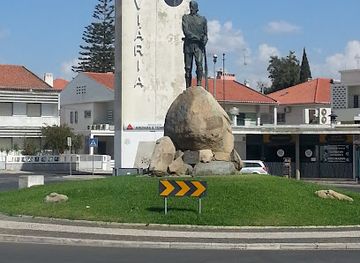 portugal/alentejo/attraction/statue-of-bandeirante-antonio-raposo-tavares