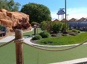 idaho/owyhee/attraction/roaring-springs-water-park