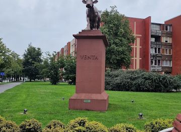 latvia/ventspils/attraction/venta-cow