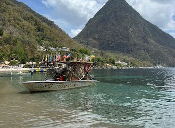 saint-lucia/tet-paul-nature-trail/attraction/sugar-beach-public-beach