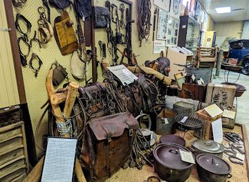 australia/macdonnell-ranges/attraction/old-timers-traeger-museum