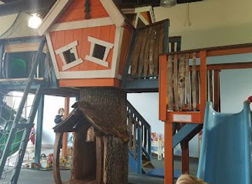 tennessee/brentwood/attraction/the-monkey-s-treehouse-play-space-beer-garden-eatery