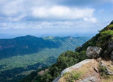 sri-lanka/gampaha-district/attraction/hulangala-mini-world-s-end-viewpoint-elkaduwa-plantations