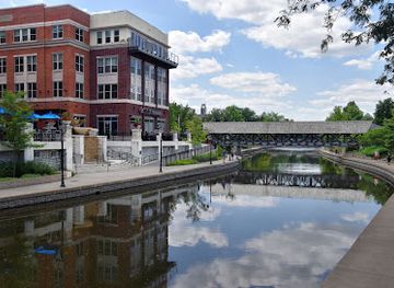 illinois/naperville/attraction/the-naperville-riverwalk