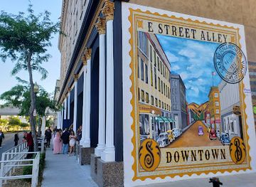 california/inland-empire/attraction/e-street-alley-murals
