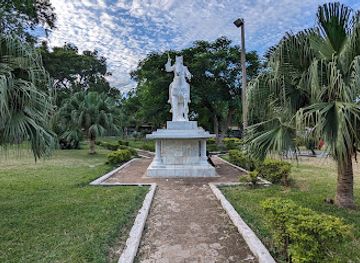 cameroon/garoua/attraction/de-l-artisanat-public-garden