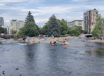 nevada/reno/riverwalk-district/attraction/truckee-river-whitewater-park