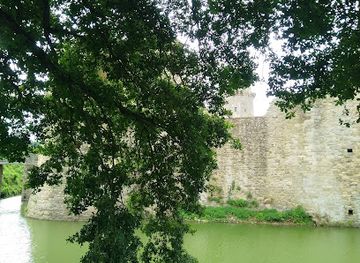 france/brittany/attraction/hunaudaye-castle