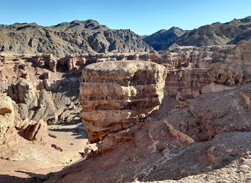 kazakhstan/charyn-canyon/attraction/chernyy-kan-on-almaty-region