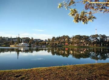 vietnam/dalat/attraction/xuan-huong-lake