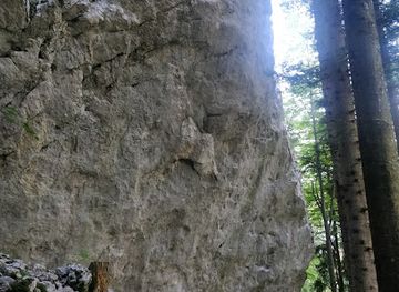 slovenia/savinja/attraction/sivnica-najvecji-balvan-v-vzhodnih-alpah