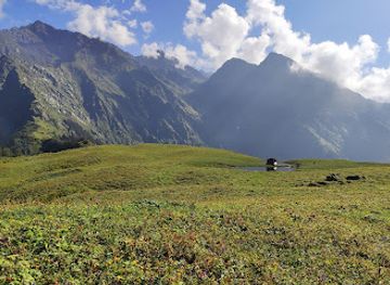 india/valley-of-flowers-national-park/attraction/shri-madmaheshwar-temple