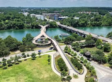 texas/mckinney-falls-state-park/attraction/pfluger-pedestrian-bridge