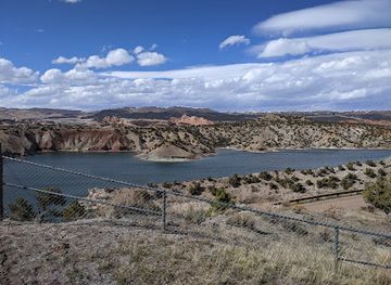 utah/flaming-gorge-national-recreation-area/attraction/red-fleet-dinosaur-track-site-trailhead