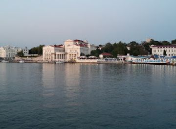 ukraine/sevastopol/attraction/sevastopol-dolphinarium