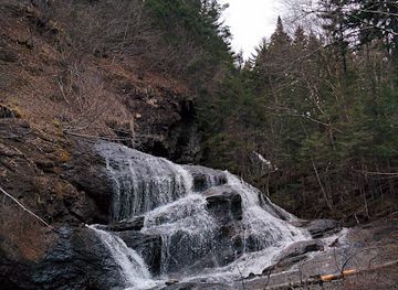 canada/fundy-national-park/attraction/pangburn-and-melvin-beach-and-cliffs-unesco-fundy-biosphere-reserve-amazing-place