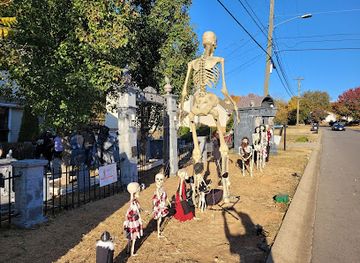 tennessee/clarksville/attraction/the-bones-family