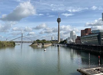 germany/dusseldorf/medienhafen/attraction/hafenkrane