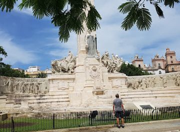 spain/cadiz/old-town/attraction/plaza-de-espana