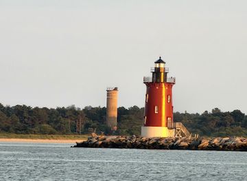 delaware/cape-henlopen-state-park/attraction/cape-water-tours-and-taxi