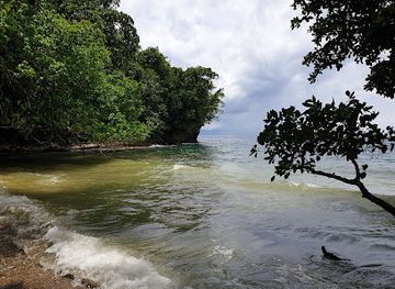 papua-new-guinea/milne-bay-province/attraction/skull-caves