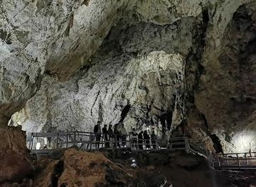 romania/brasov/attraction/valea-cetatii-cave