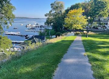 wisconsin/lake-geneva/attraction/lake-geneva-shore-path