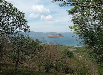costa-rica/central-pacific/attraction/salinas-bay