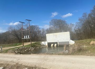 alabama/central-alabama/attraction/wheeler-nwr-rock-house-caves-and-bluffs