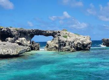 antigua-and-barbuda/falmouth/attraction/hells-gate-island