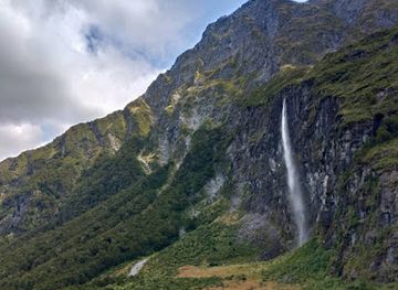 new-zealand/mount-aspiring-national-park/attraction/bridal-veil-falls