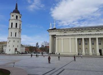 lithuania/vilnius/attraction/cathedral-square