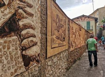 italy/pisa/attraction/casoli-il-paese-dei-graffiti