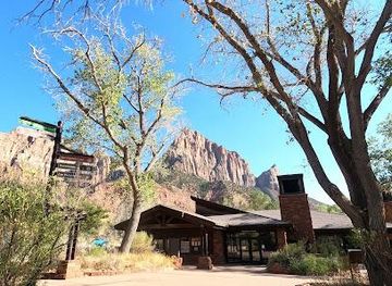 utah/mt-carmel/attraction/zion-canyon-visitor-center