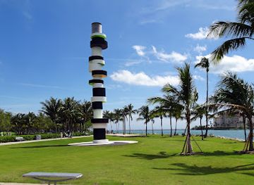 florida/miami-beach/attraction/south-pointe-park-lighthouse