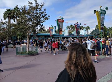 california/anaheim/anaheim-resort/attraction/disneyland-esplanade