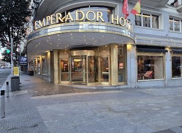 spain/madrid/attraction/lobby-art-gallery-de-hotel-emperador