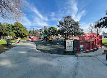 california/pasadena/playhouse-district/attraction/michillinda-park