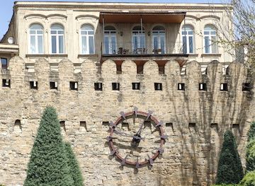 azerbaijan/sumqayit/attraction/philarmonia-wall-clock