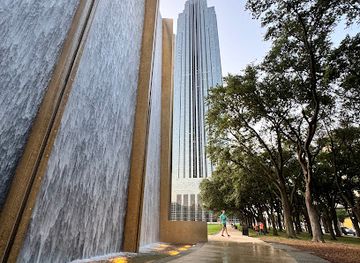 texas/houston/the-heights/attraction/water-wall