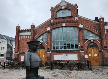 finland/oulu/attraction/toripolliisi-statue